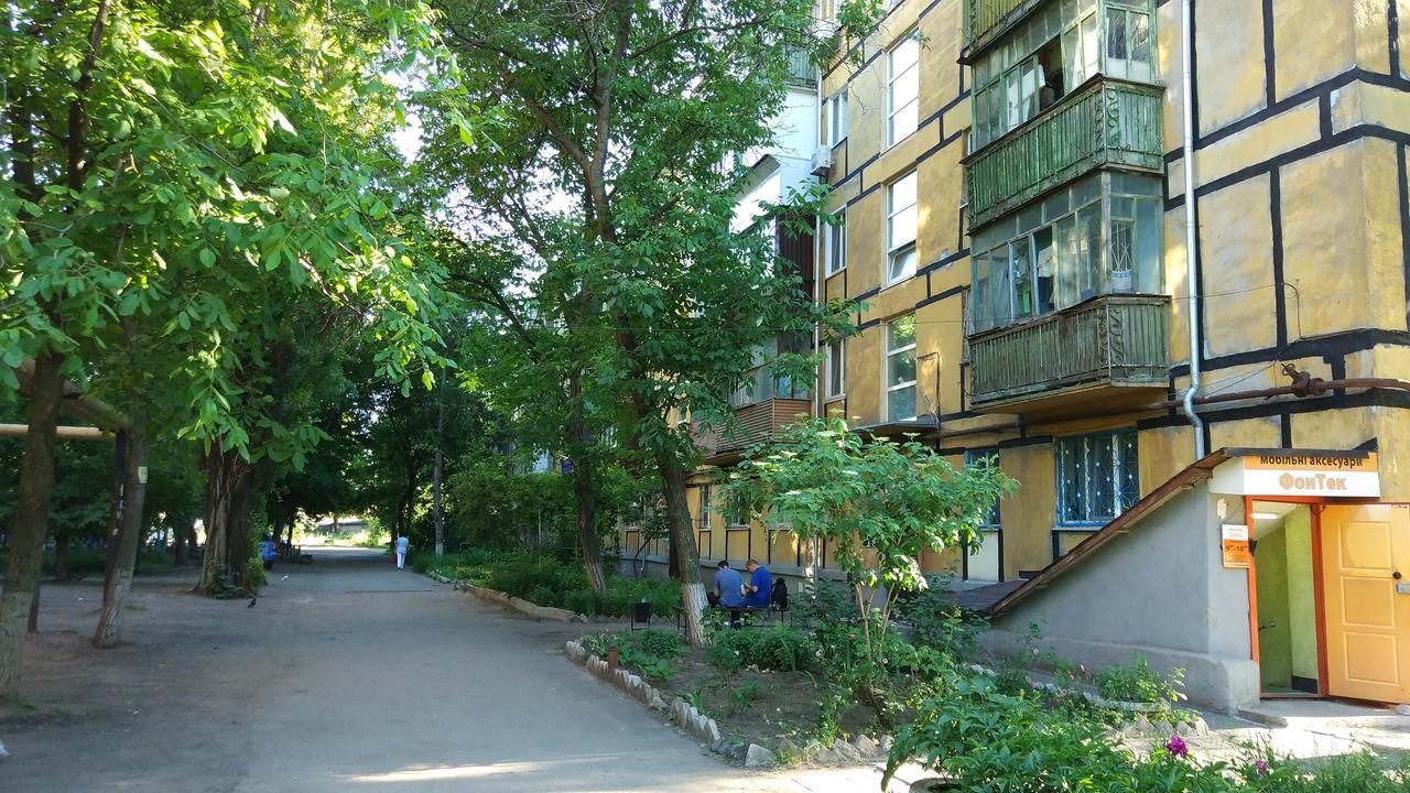Двухкомнатные Апартаменты Центр Mystetsʹka 3 Kr Apartments クルィヴィーイ・リーフ エクステリア 写真